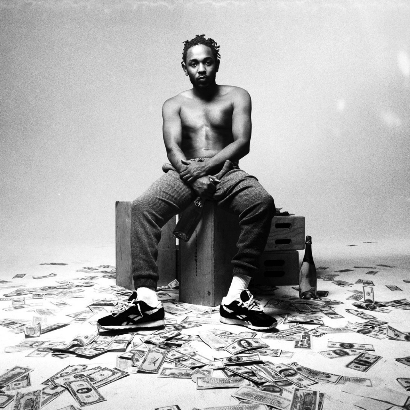 Kendrick rodeado de dinero