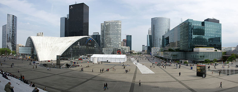 Explanada de La Défense, cuartel general de los Black Dragoons